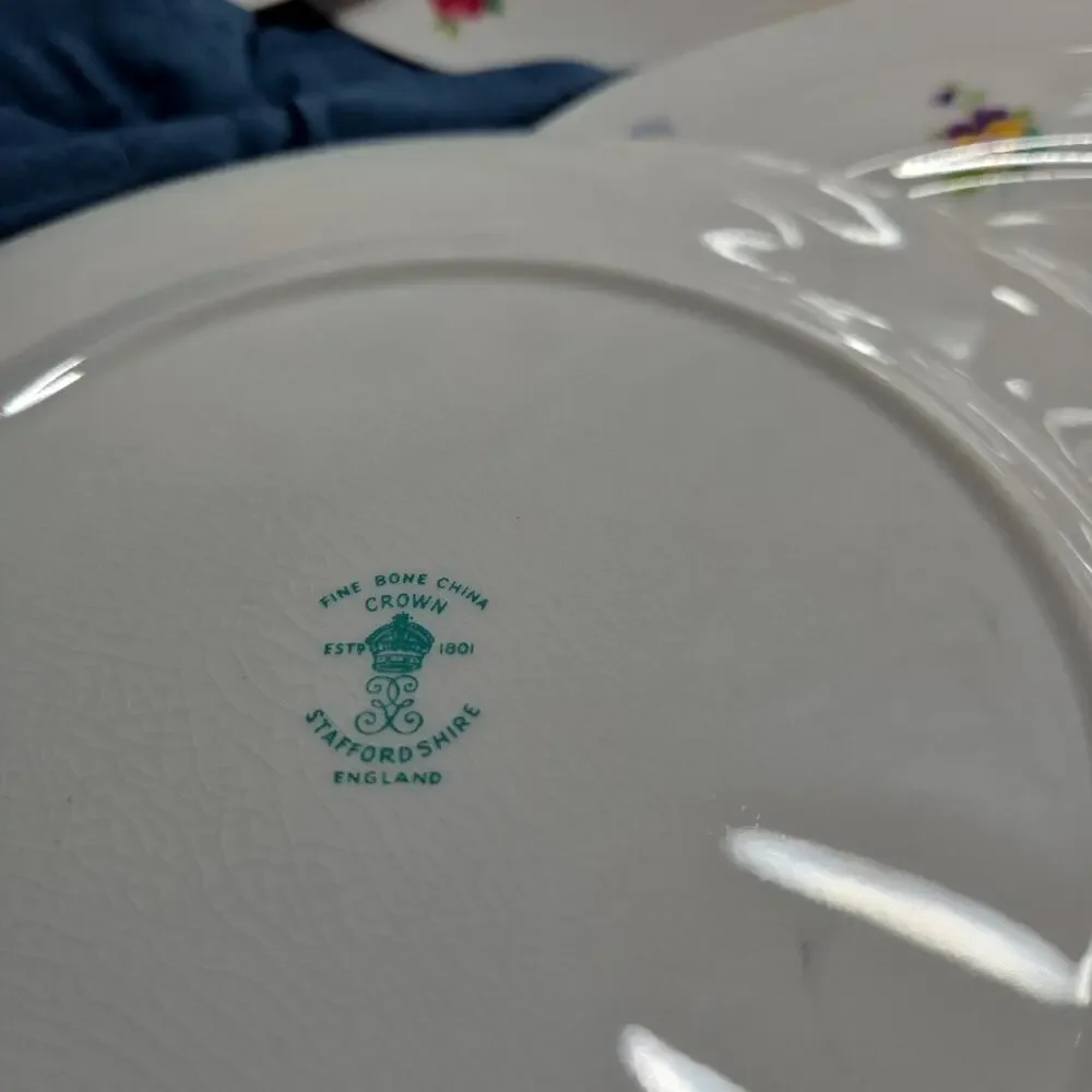 Crown Staffordshire Bone China Scattered Floral Lunch Plate 8 3/8” Set of 7